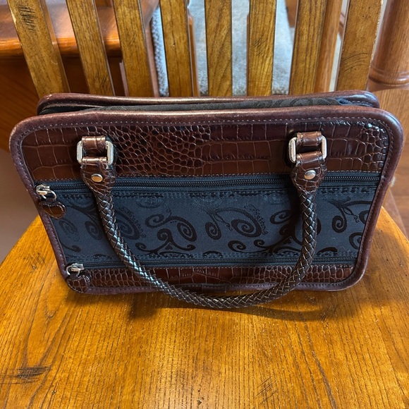 Brighton Lansky Travel Cosmetic & Toiletry Bag - Picture 7 of 16